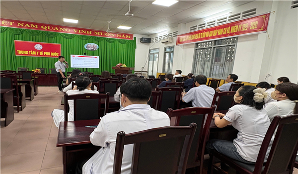 Trung tâm Y tế Phú Quốc tổ chức Sinh hoạt khoa học chuyên đề: Sốc nhiệt.)